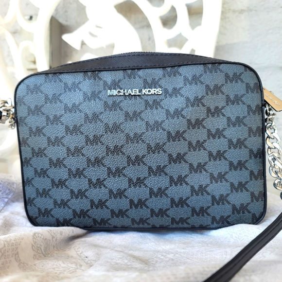 Michael Kors black jet set bag - Picture 3 of 3